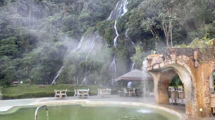 Tour Santa Rosa hot springs from Pereira, Armenia or Salento - The waterfall and the limits of the stop