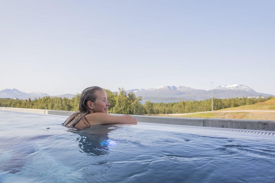 Tromsø: Spa/Pool with Bath, Sauna and Outdoor Heated Pool - Slides, climbing, and family time