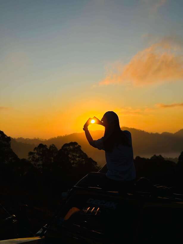 Ubud: mount.batur sunrise jeep with breakfast and hot spring - Watching sunrise from Mount Batur