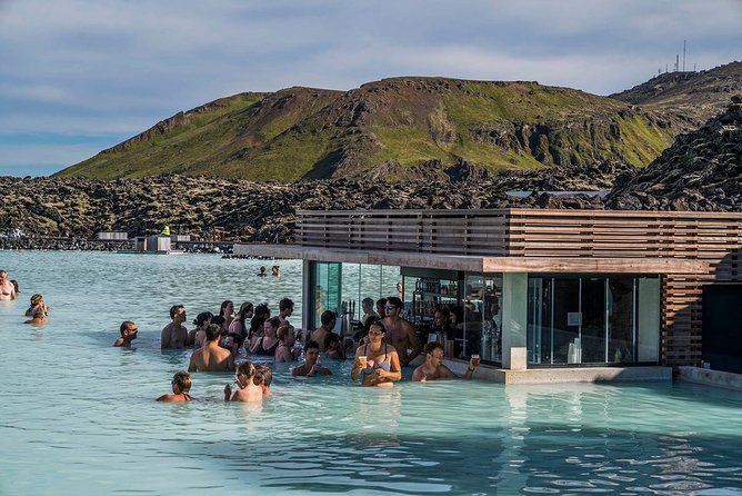 Unique bathing in an Icelandic hot springs at the Blue Lagoon - Is Premium worth the extra treatment?