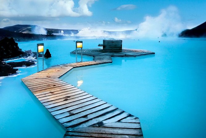 Unique bathing in an Icelandic hot springs at the Blue Lagoon - Lava Restaurant and the three-hour clock