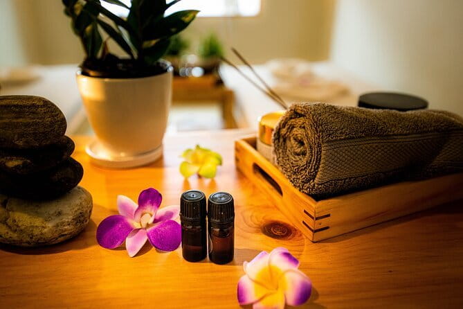 Unlimited Sauna Steam and Jacuzzi - The included clothing and shower supplies