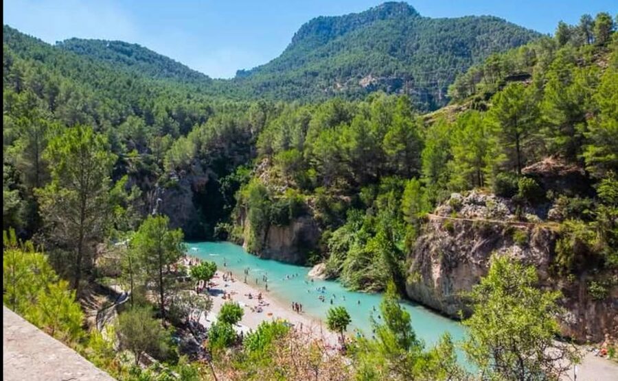 Valencia: Montanejos Thermal Spring & Girlfriend Waterfall - The surprise: local stories beyond the water