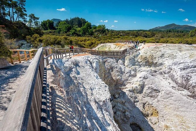 Wai-O-Tapu Geothermal Valley, & Hot River - Why Wai-O-Tapu is worth the drive