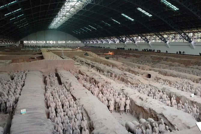 Xi'an Terracotta Warriors, Huaqing Hot Spring, and Banpo Museum - Lunch at a local Chinese restaurant