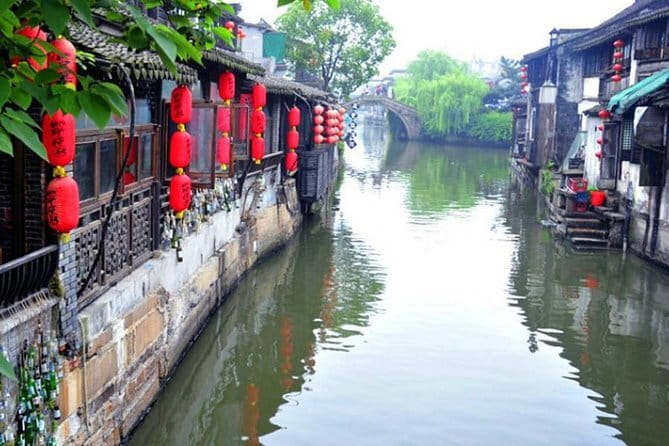 Xitang Water Town Private Tour from Shanghai with Hot Spring Spa Experience - What the Guide Adds to Xitang